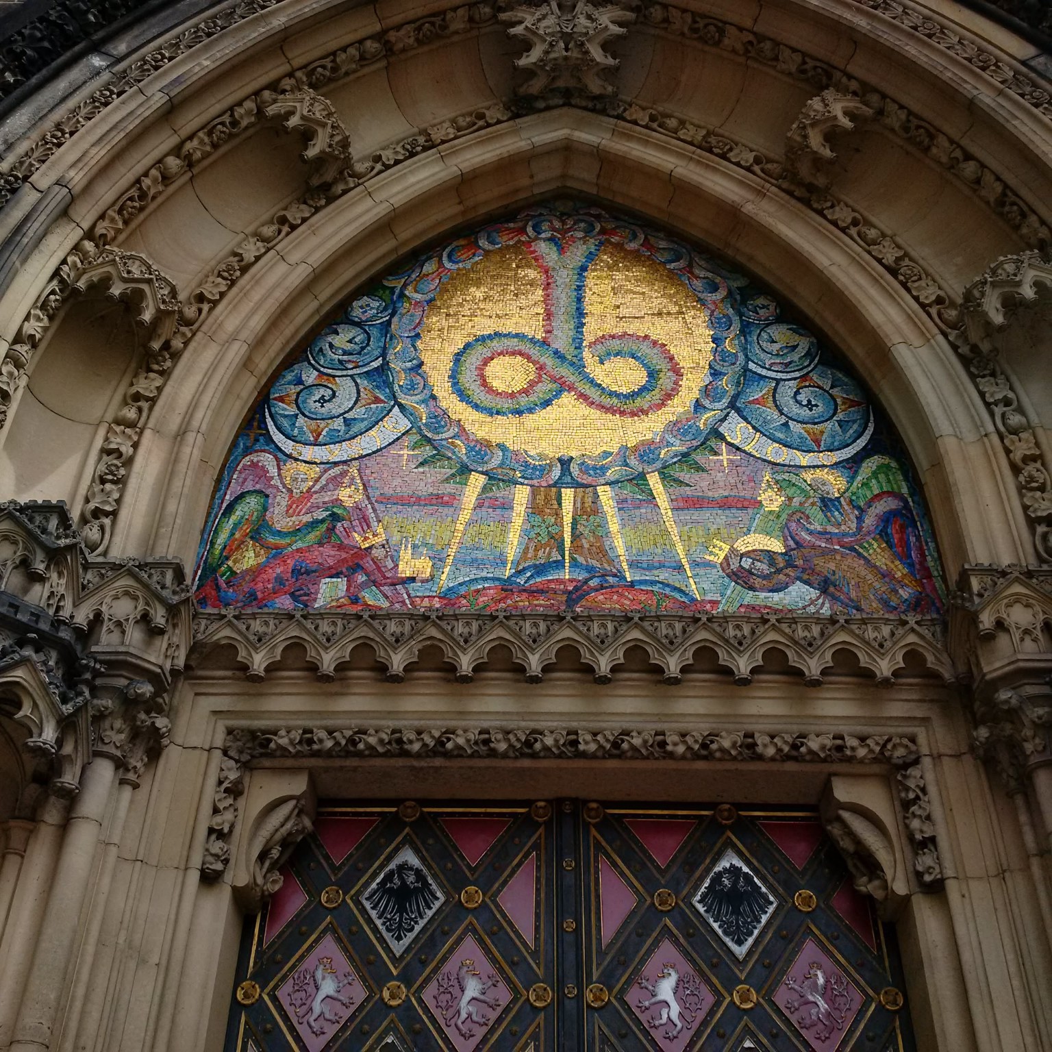 Ornament v pohybu · Praha · architektura a světlo