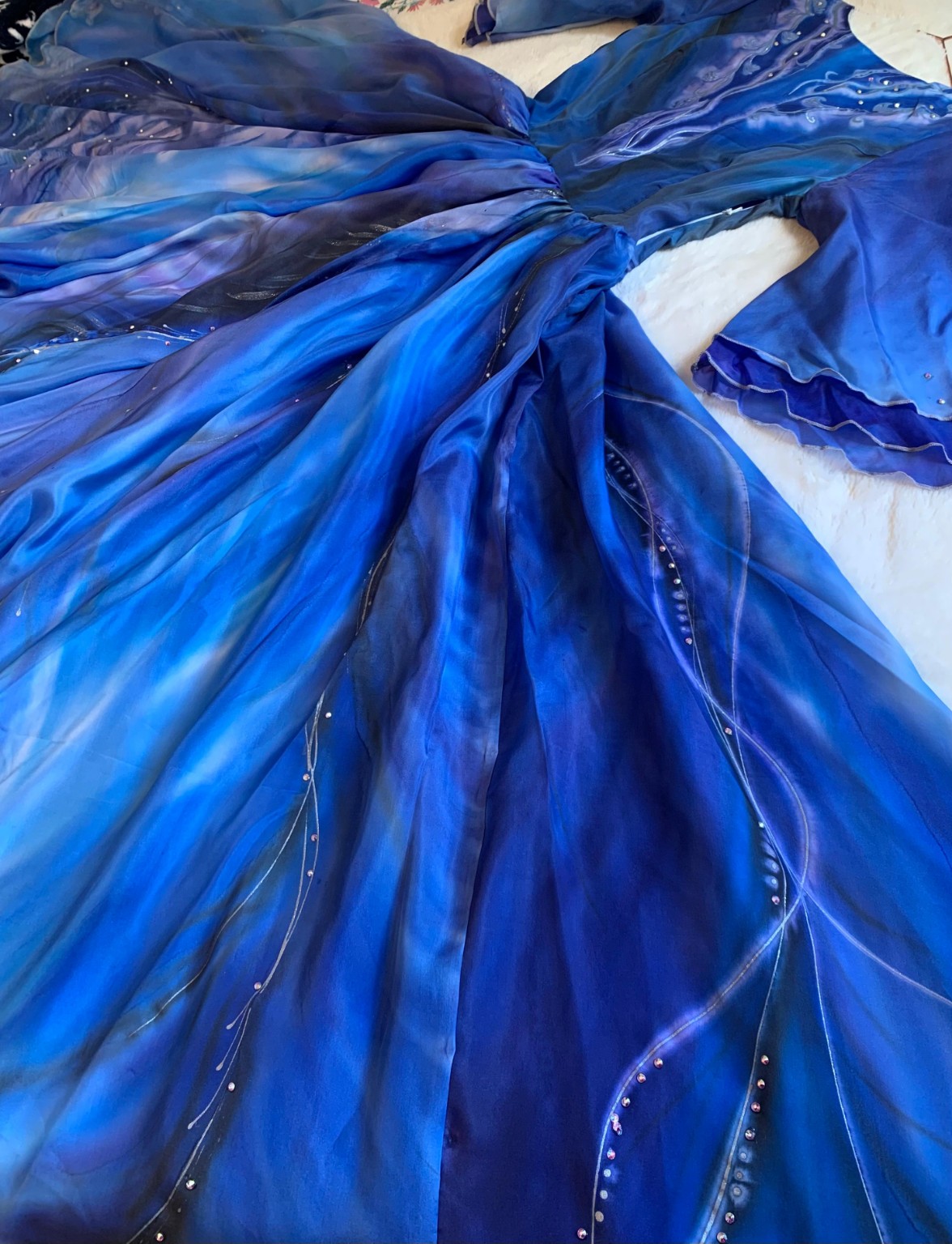 Dettaglio della pittura a mano e della luce discreta
